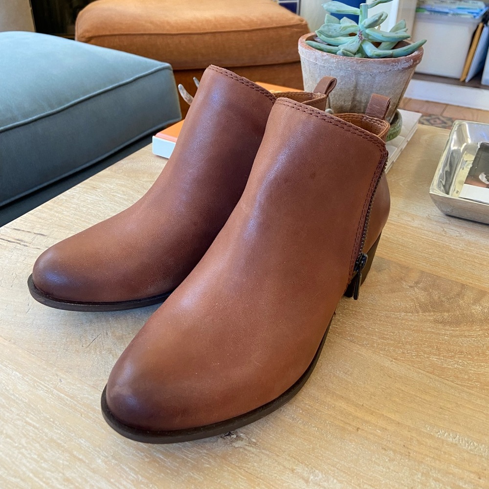 Brand new! Women’s LUCKY BRAND Basel Leather Booties, 7 1/2 W